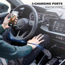 Cargador de coche de tres tomas con cable retractil