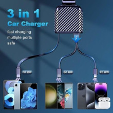 Cargador de coche de tres tomas con cable retractil